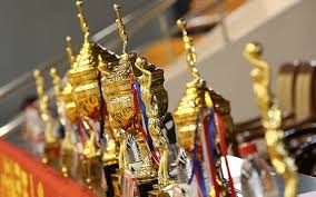 F1中国大奖赛开赛 汉密尔顿破纪录夺得冲刺赛杆位